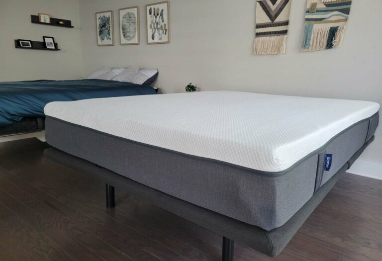 A corner shot of the Emma CliMax mattress